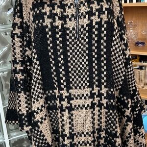 St. John Collection Black and Tan Knit Poncho